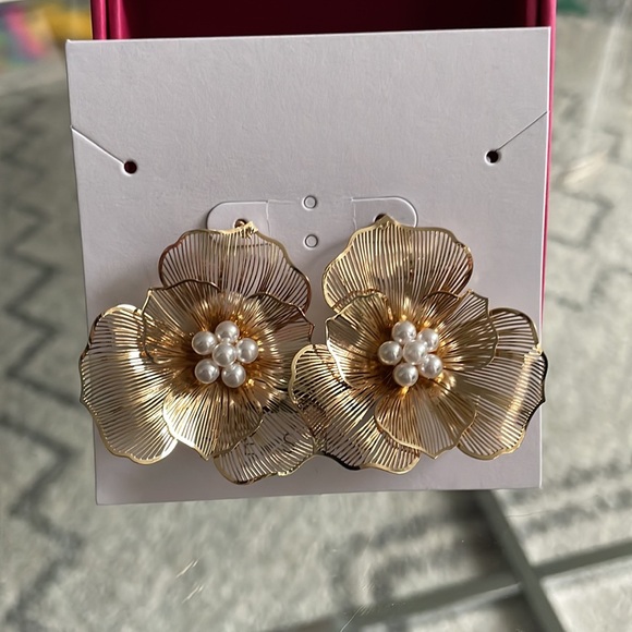 NWOT-Asos Faux Pearl Floral Earrings - Picture 7 of 9